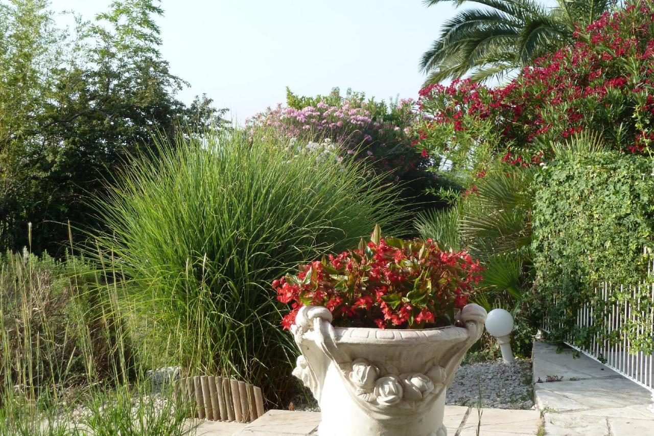 Bed and Breakfast Les Cigalous Restinclieres Exterior foto